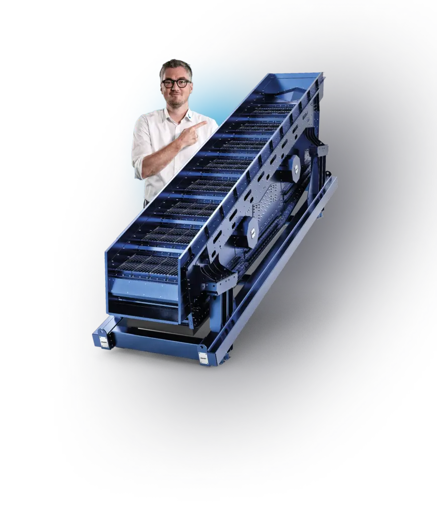 Un uomo accanto a una vagliatrice 3D COMBI blu della Spaleck.