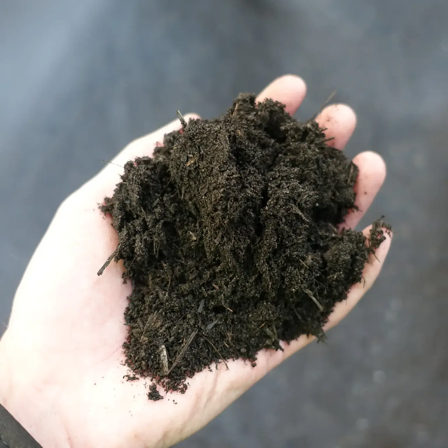 La migliore qualità di vagliatura nella produzione di compost di alta qualità: ecco il prodotto finale privo di frammenti lunghi