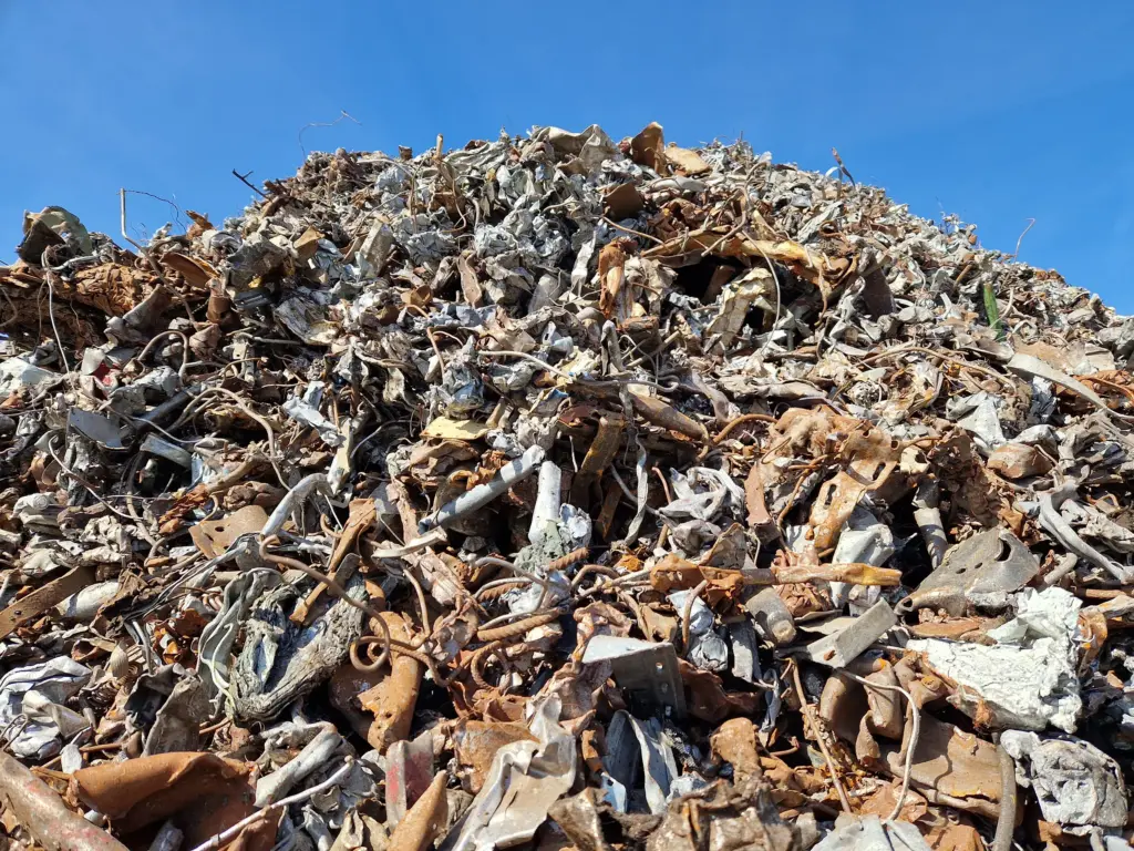 Rottami da triturazione nel riciclaggio dei metalli