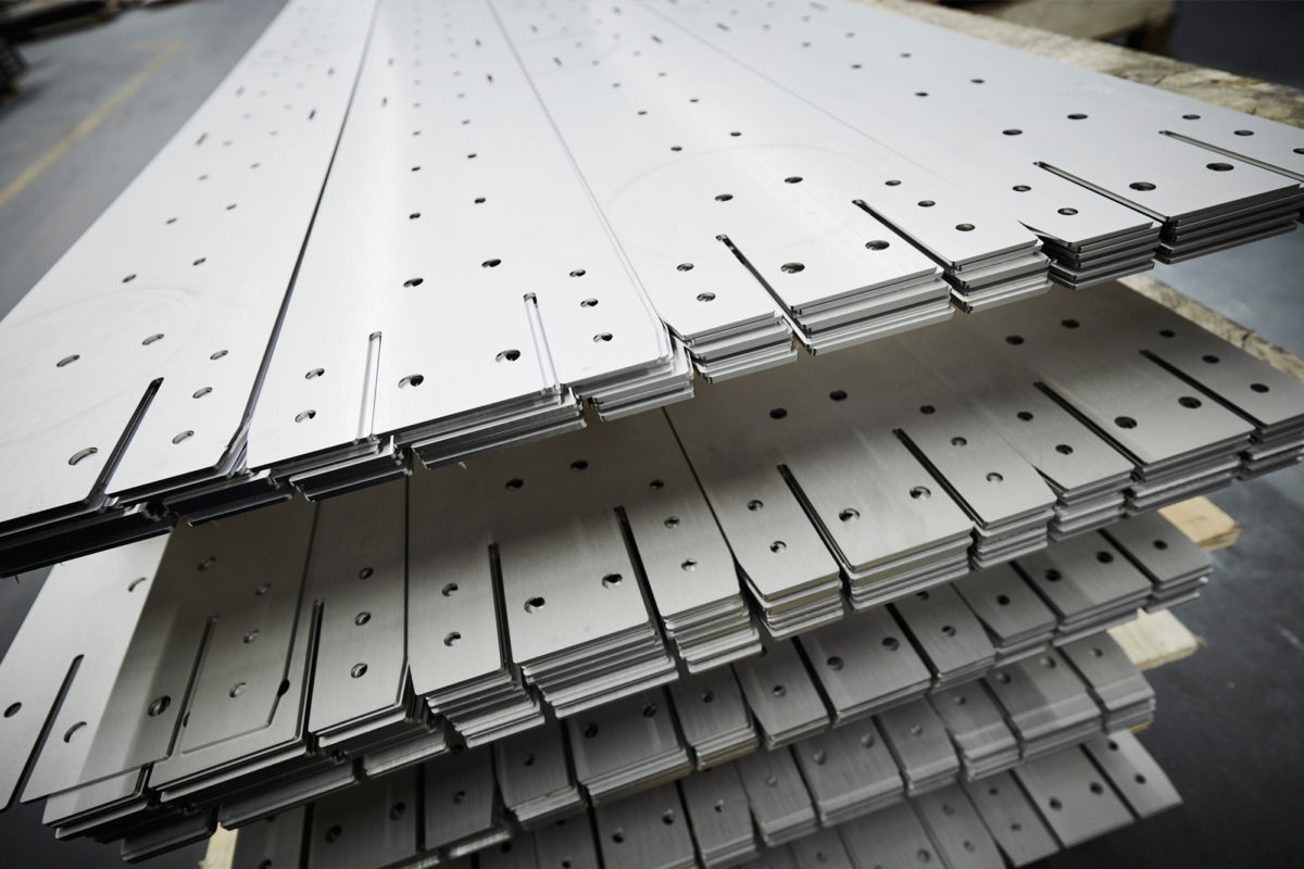Componenti lavorati al laser impilati nell'ambito della produzione conto terzi dell'azienda metalmeccanica SPALECK