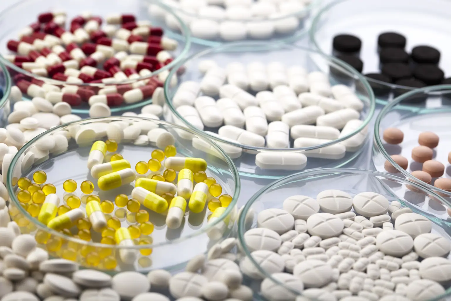 Contenitori contenenti diversi medicamenti