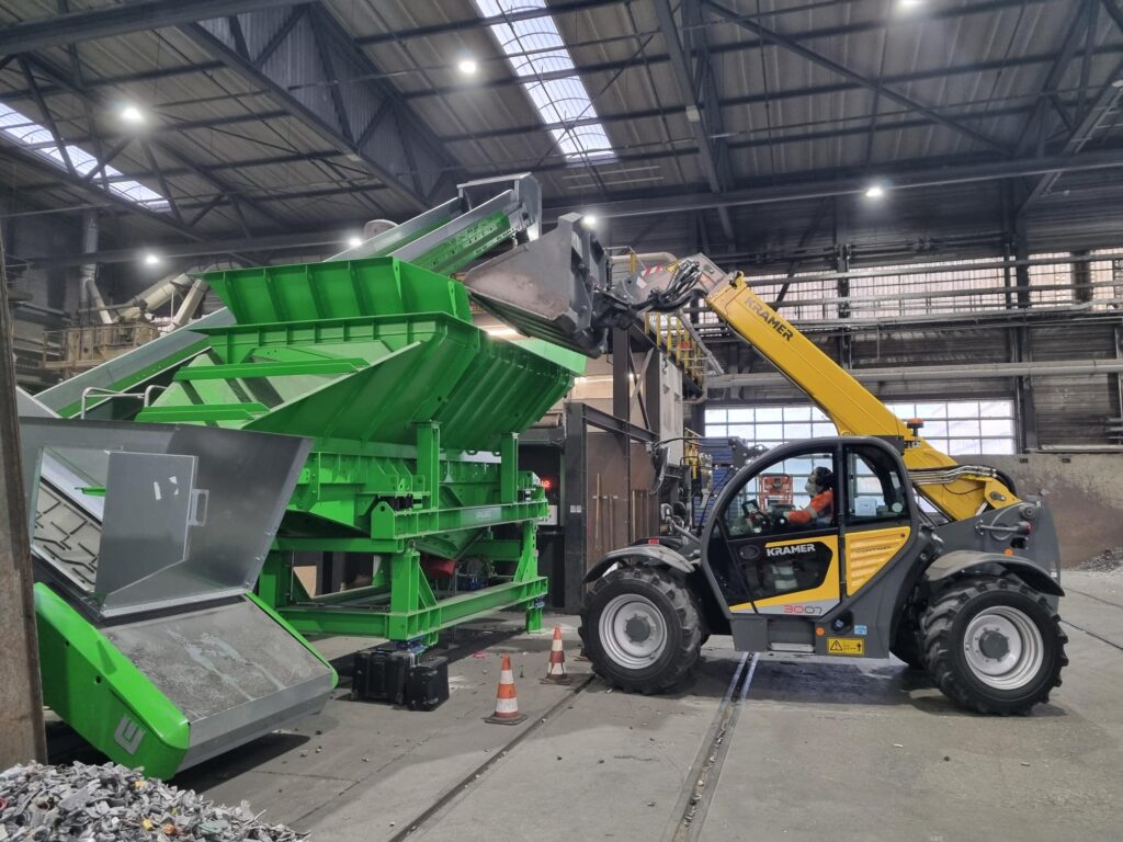 Riempimento di un SPALECK ActiveFEED presso l'impianto di riciclaggio di IMMARK