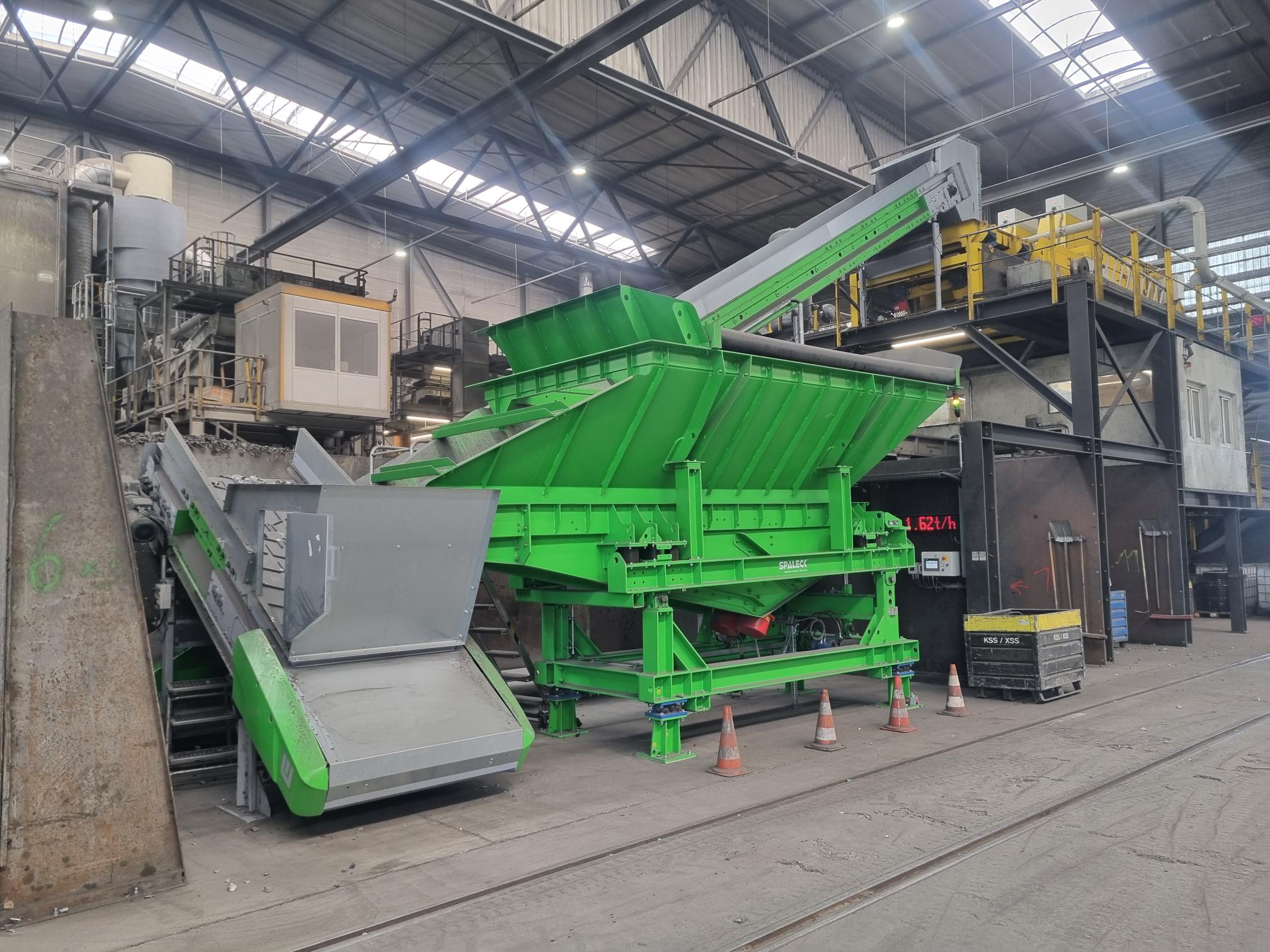 SPALECK ActiveFEED nel trattamento dei rifiuti elettrici presso l’azienda di riciclaggio IMMARK AG: ActiveFEED contribuisce a ottimizzare i risultati della selezione