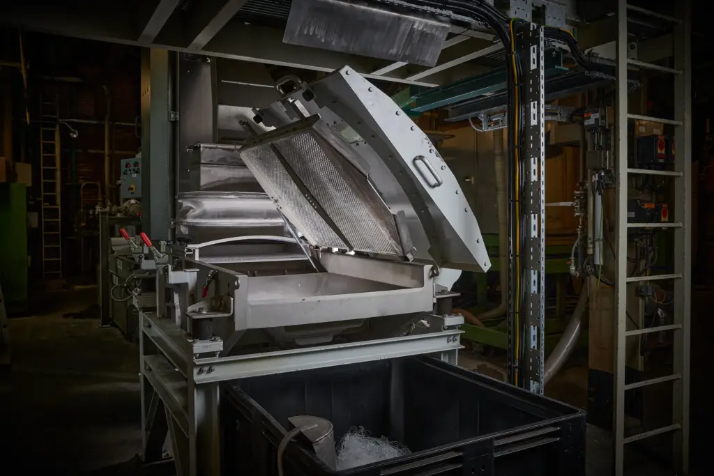 Vaglio industriale per granulati in funzione.