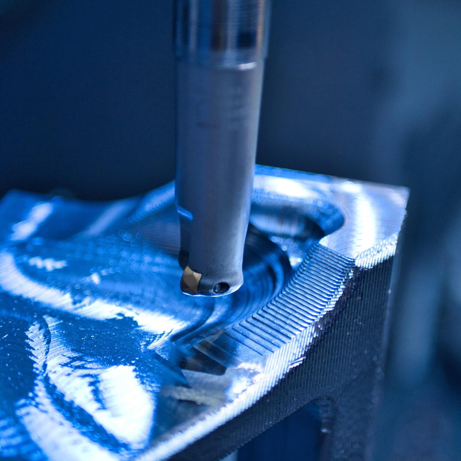 Immagine dettagliata di una punta da trapano lavorata con fresatura CNC